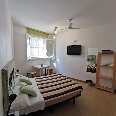 Mucha Masia Rural Urba Hostel El Prat de Llobregat